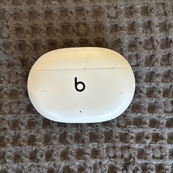 White Wireless Dre Beats - Picture 1 of 6